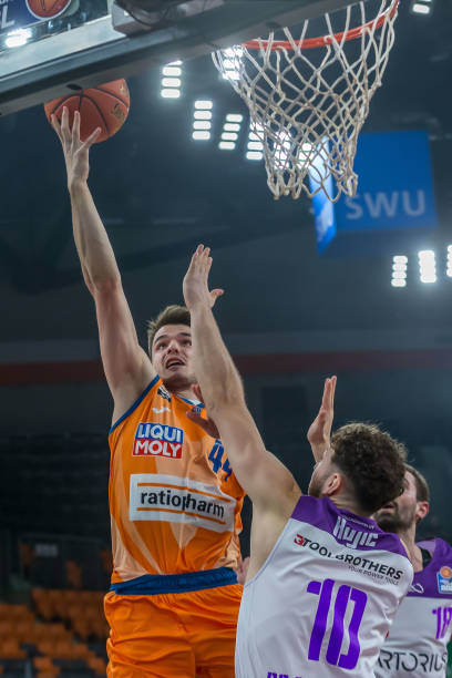 密集防守时 密集防守时