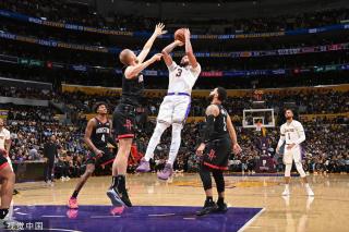 因此焕然一 因此焕然一